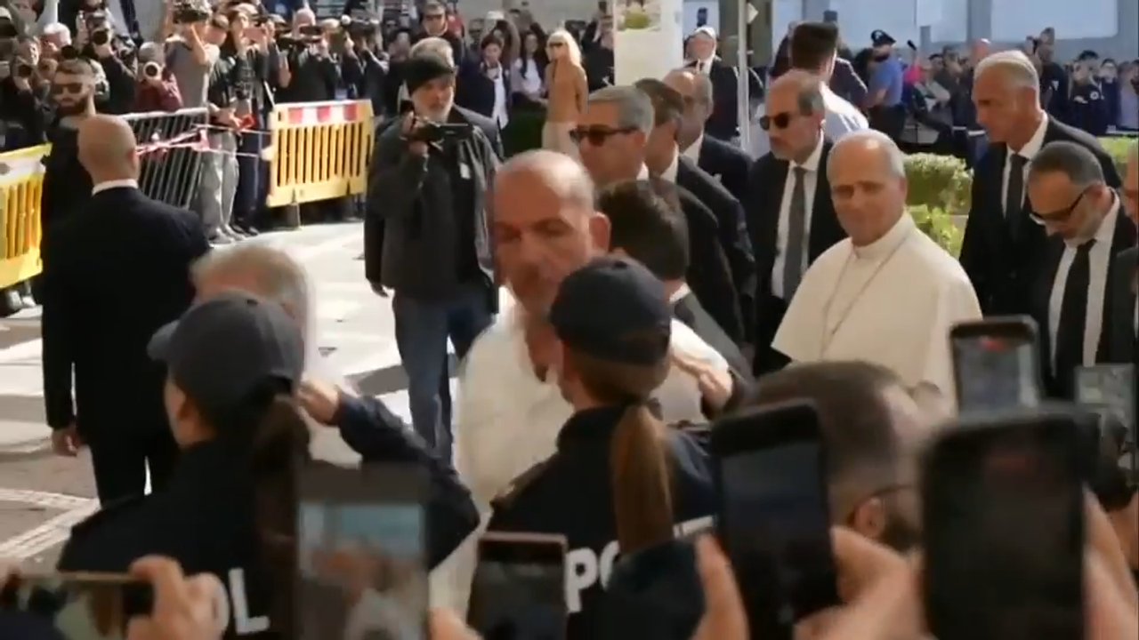 Pope Leo arrives at hospital for surgery to remove lung nodule