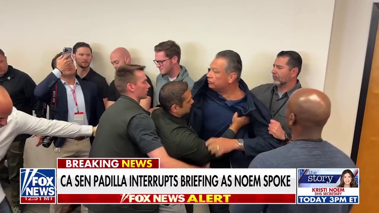 Fox News senior congressional correspondent Chad Pergram has the latest on Sen. Alex Padilla, D-Calif., and his removal from Homeland Security Secretary Kristi Noem’s press conference in Los Angeles on ‘America Reports.’