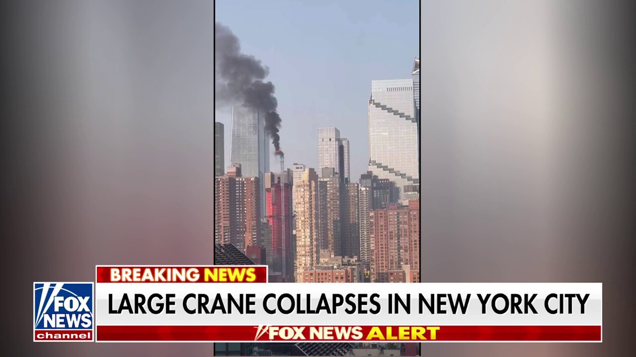 Minor injuries reported after large crane collapses in New York City