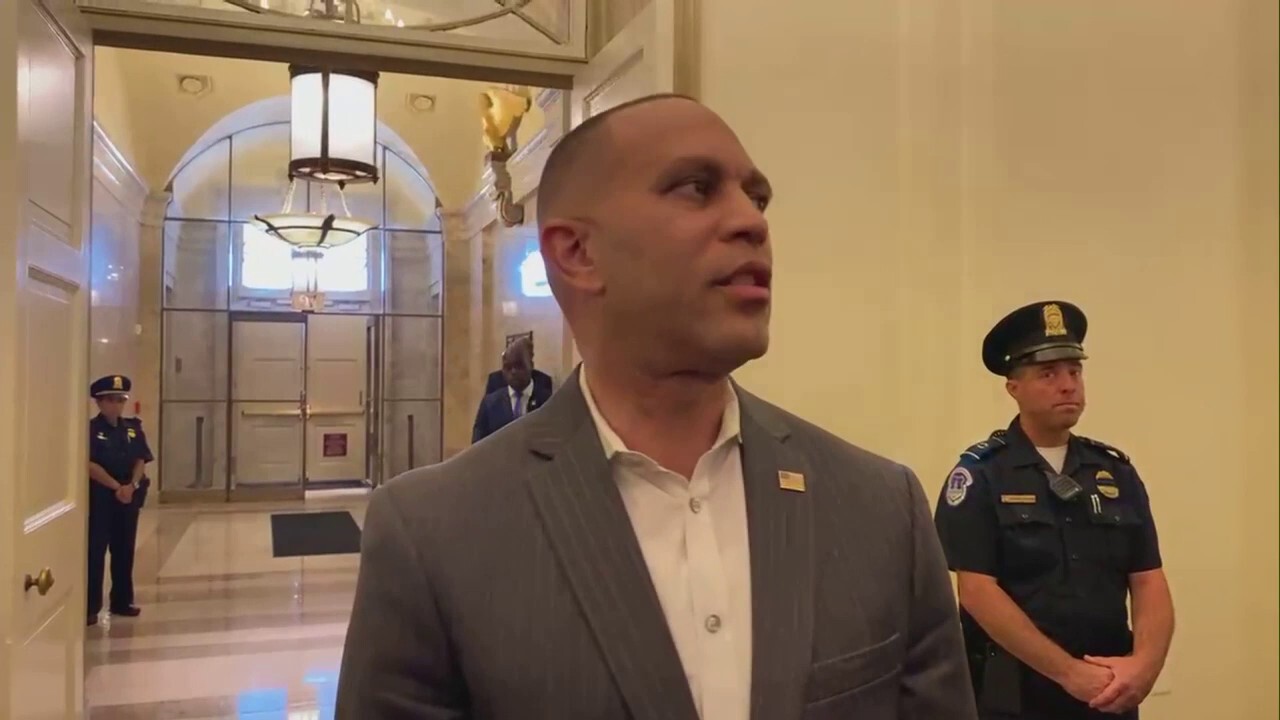 Dem House Minority Leader Hakeem Jeffries claims MAGA Republicans' 'political interest' is to 'crash the economy'