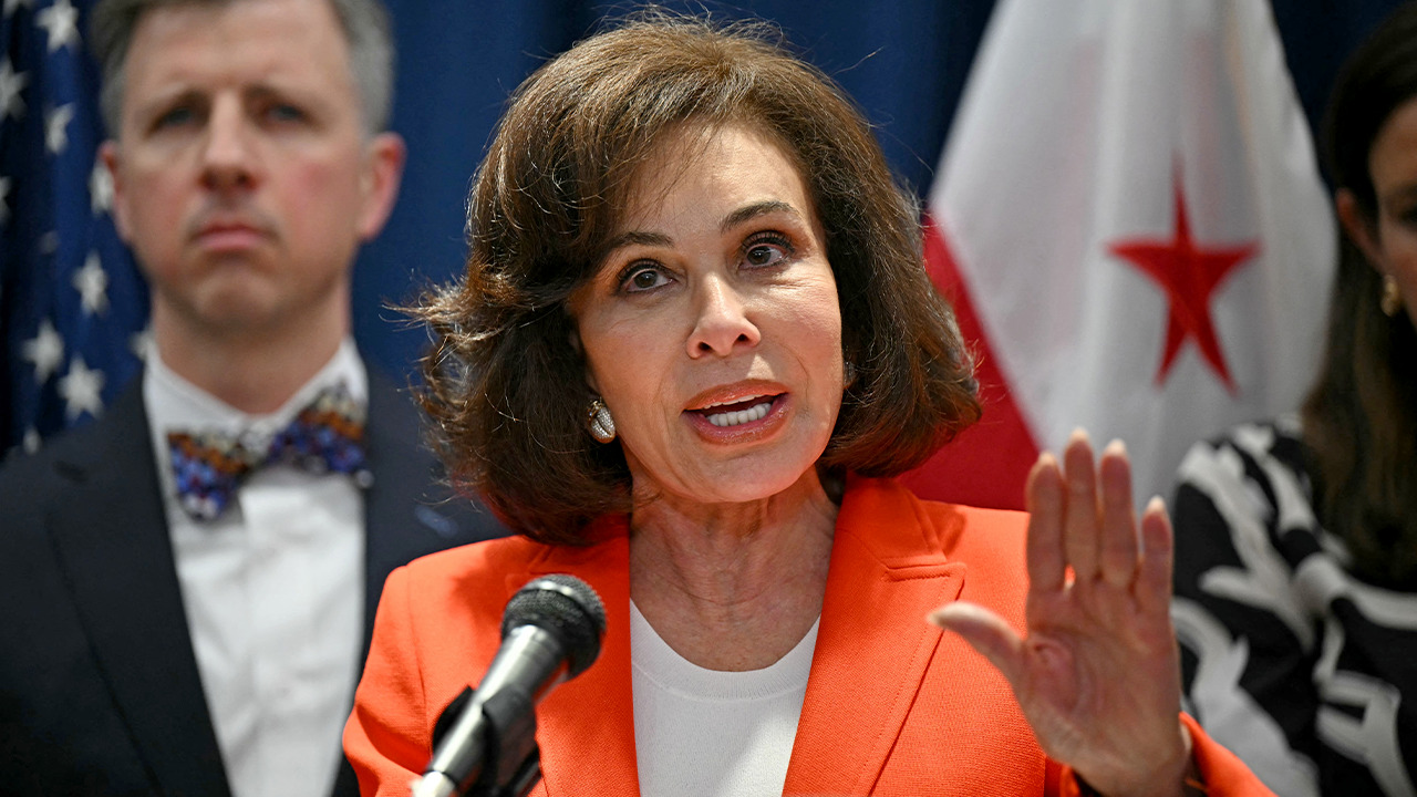 WATCH LIVE: Trump oversees swearing in of Jeanine Pirro as the interim US  attorney for Washington, D.C.