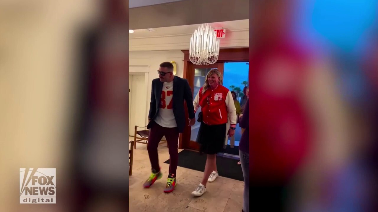 Taylor Swift and Travis Kelce Halloween costume scores friends free dinner after winning contest