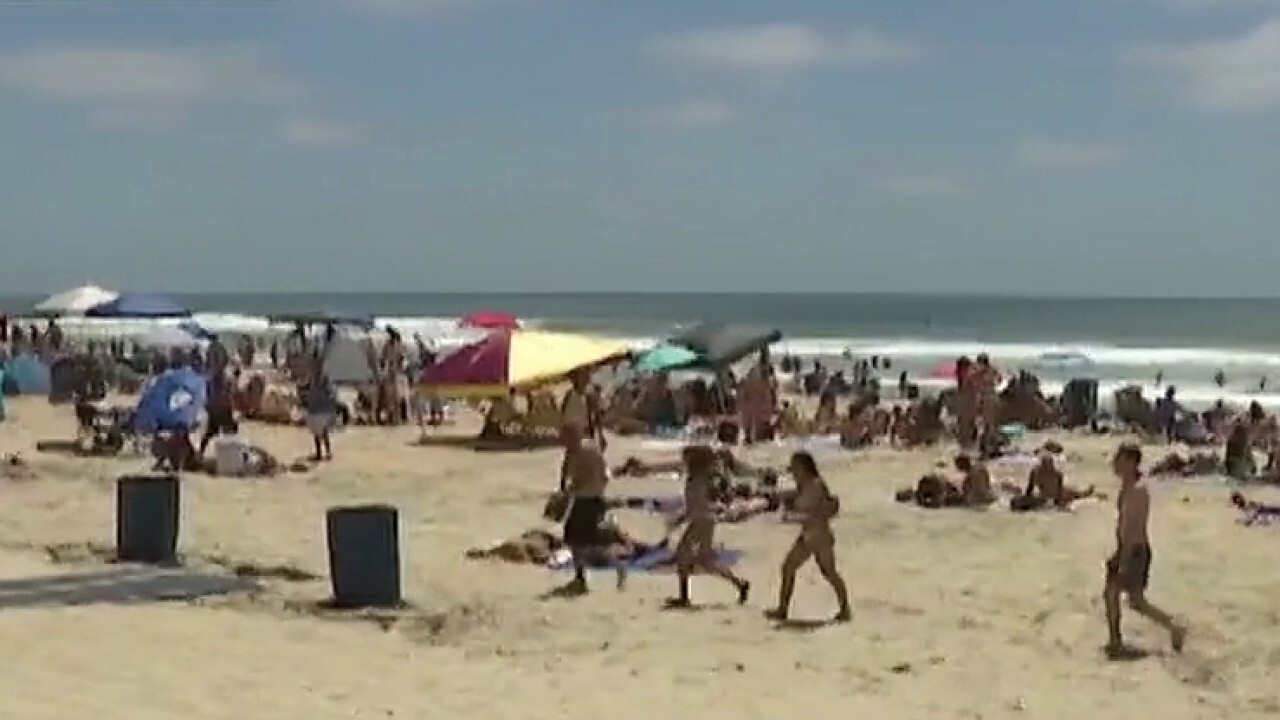 Crowds seen packing beaches amid coronavirus pandemic	