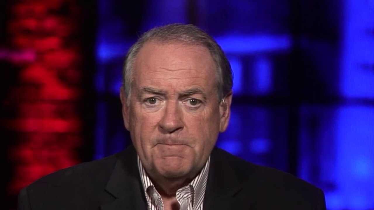 Huckabee: New York a 'lawless society,' NYPD attacks directly at feet of de Blasio