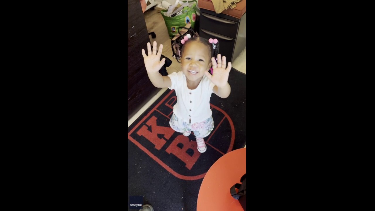 Missouri girl dances for joy when her father picks her up from day care
