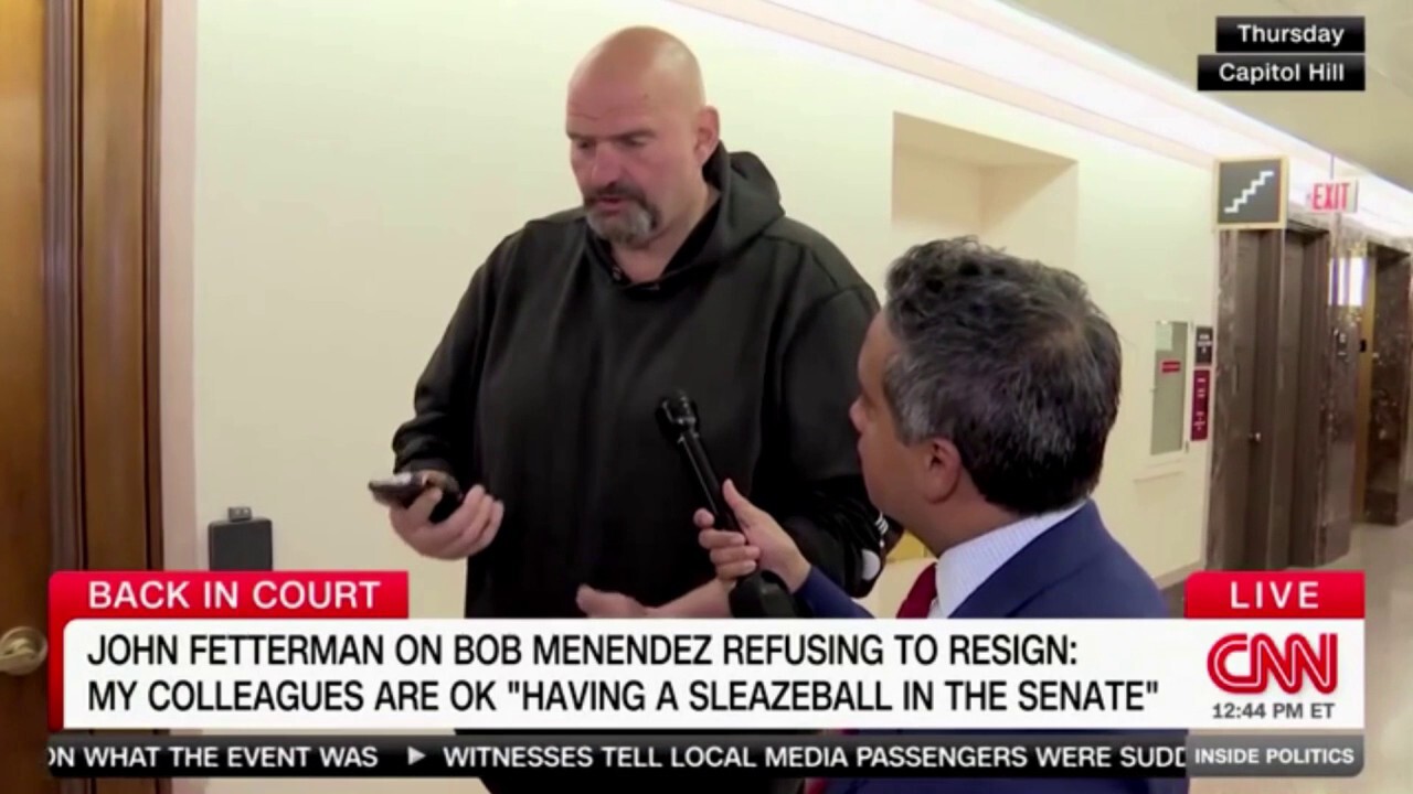 Фетерман пронизва колегите си демократи за това, че са позволили на мръсника Менендес да остане в Сената на фона на обвинения в подкупи