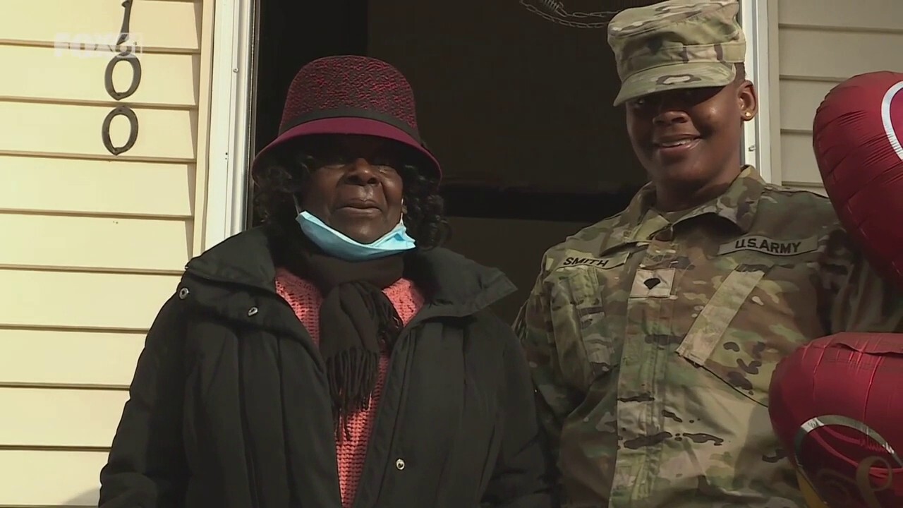 Connecticut Army soldier surprises family in Connecticut on Thanksgiving