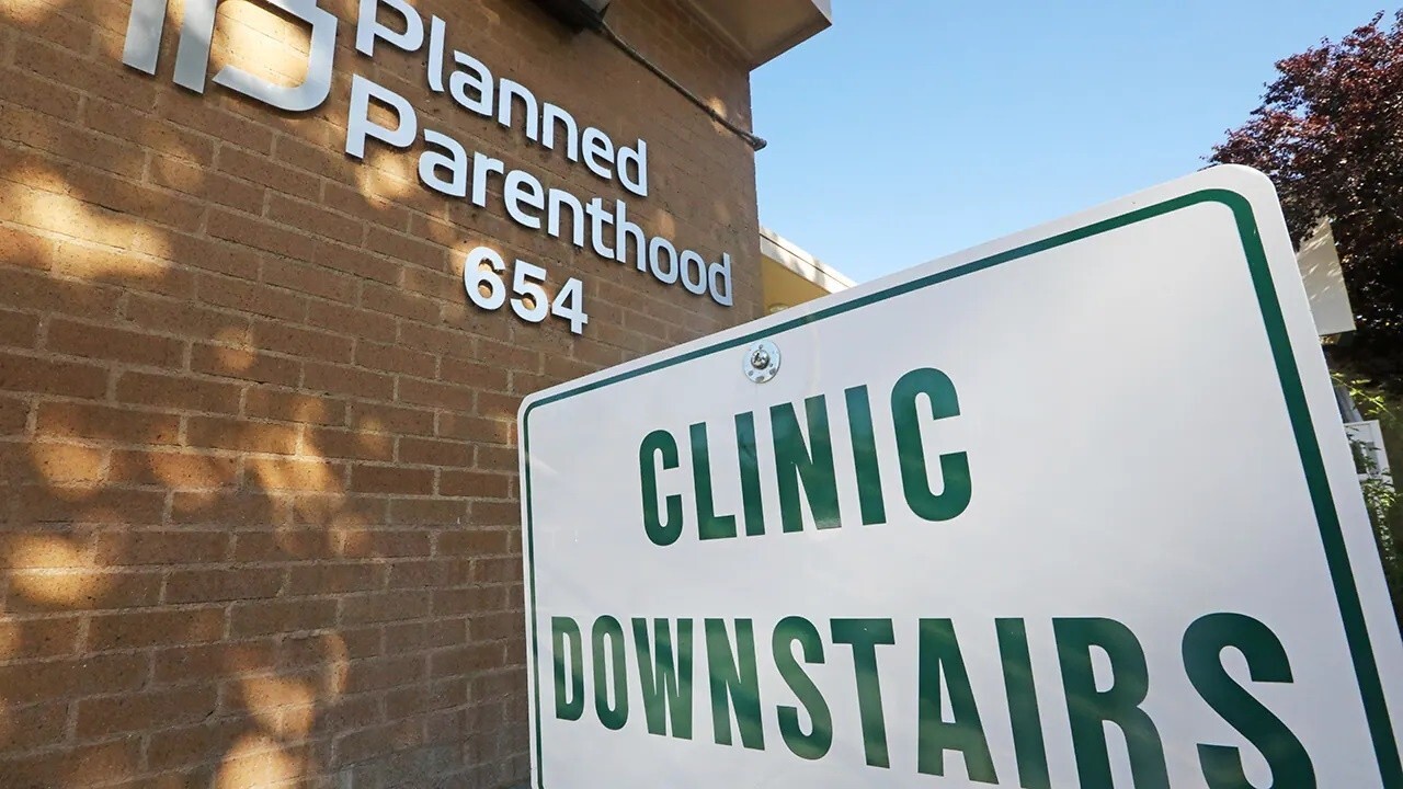 Should Planned Parenthood be barred from receiving, requesting grants?