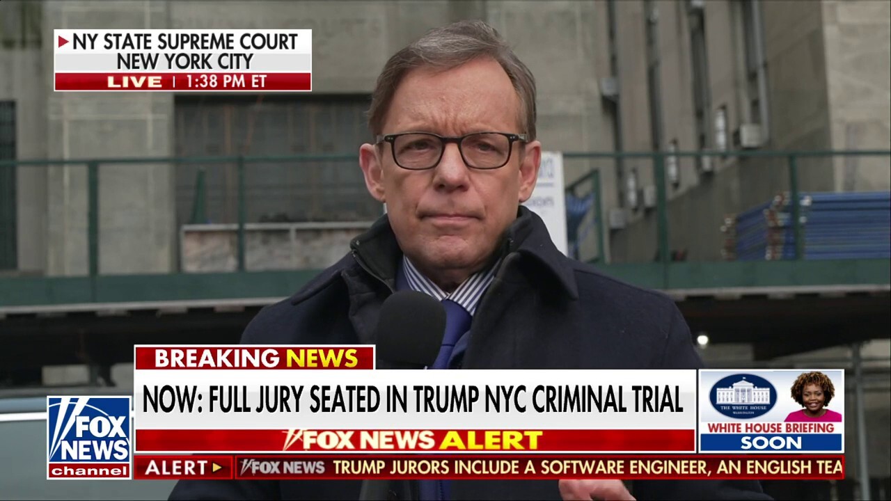 Man sets self on fire outside Trump NY trial