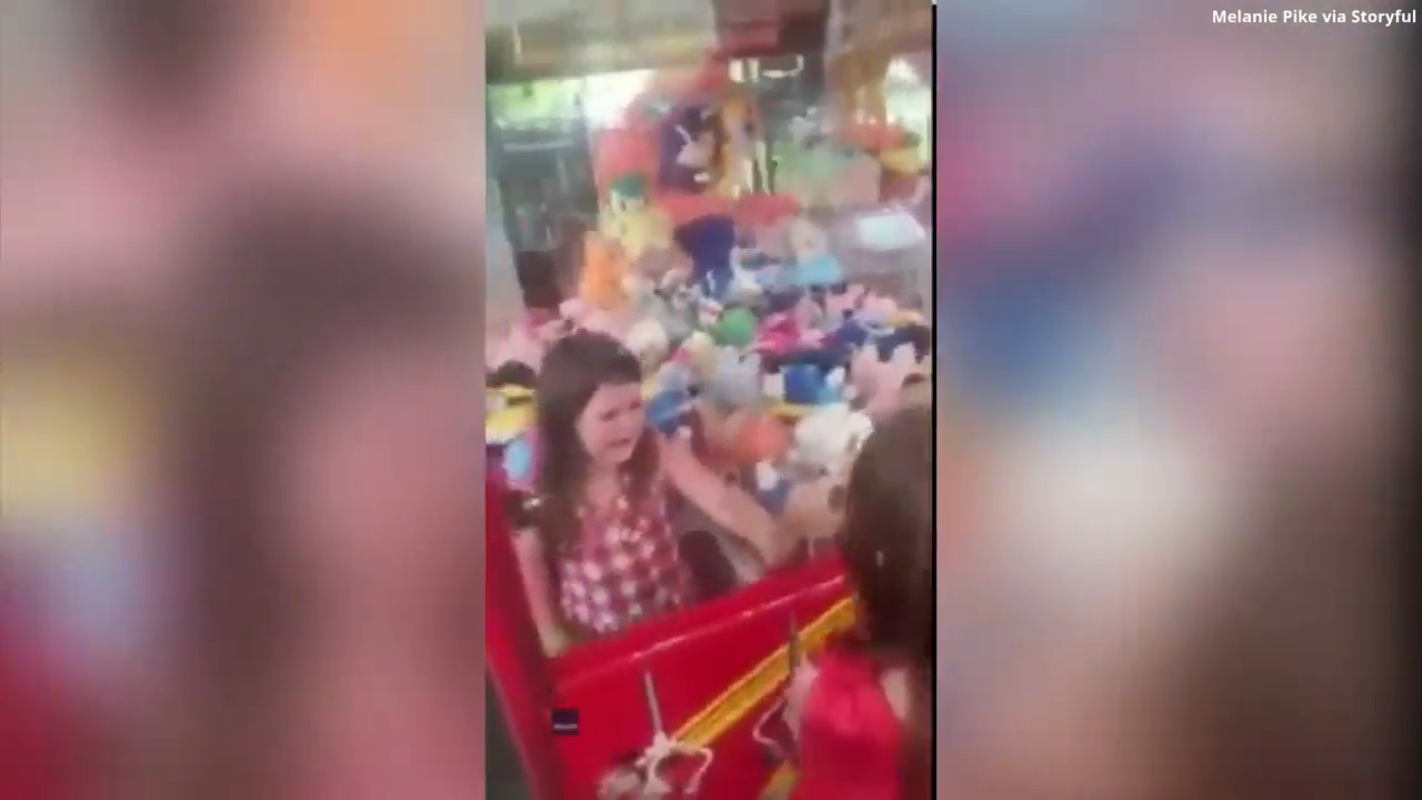 4-year-old gets stuck inside claw machine while out with family: See the video