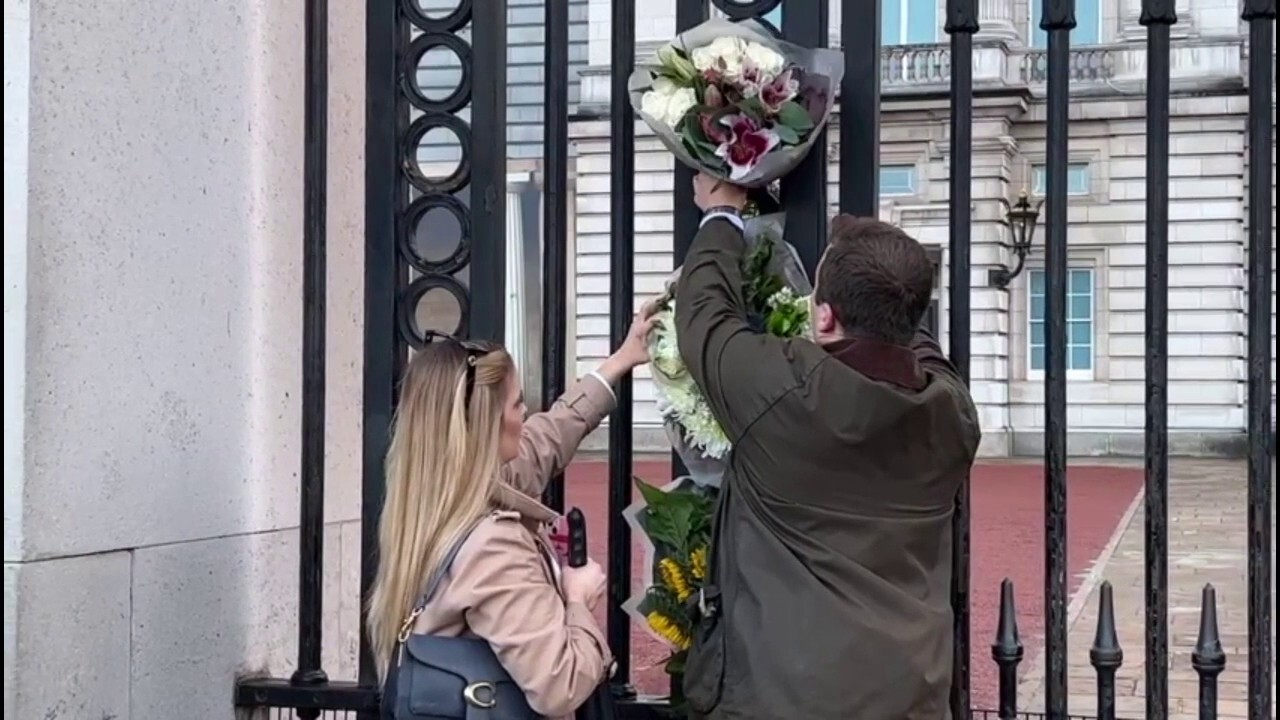 Mourners leave flowers outside Buckingham Palace following Queen Elizabeth II's death