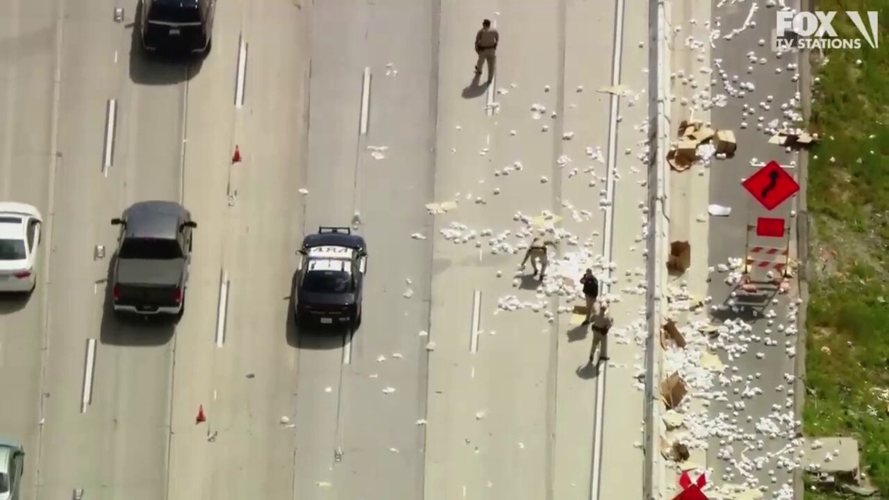 Движението по магистрала в Калифорния беше задръстено след като камион