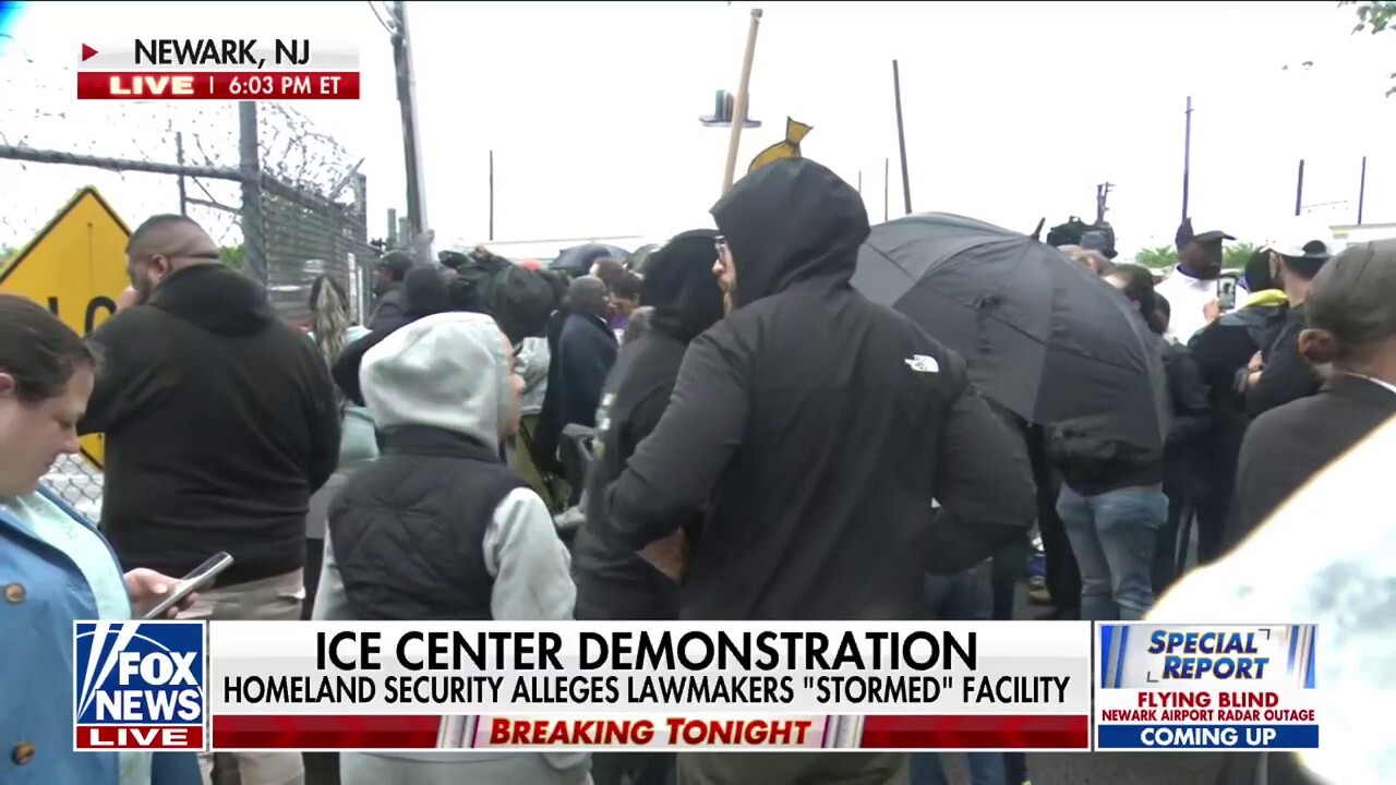  Protests erupt astatine  NJ ICE detention halfway  pursuing  Newark mayor’s arrest