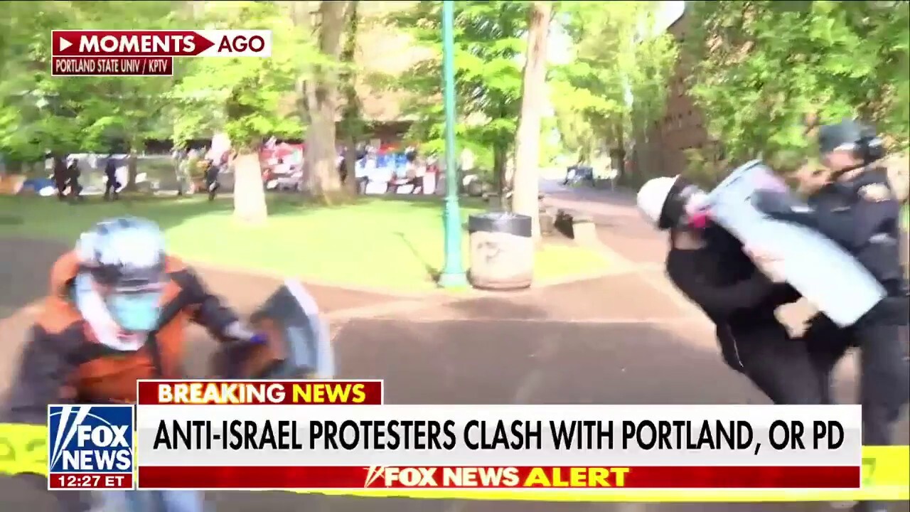 Portland protesters clash with police officers 