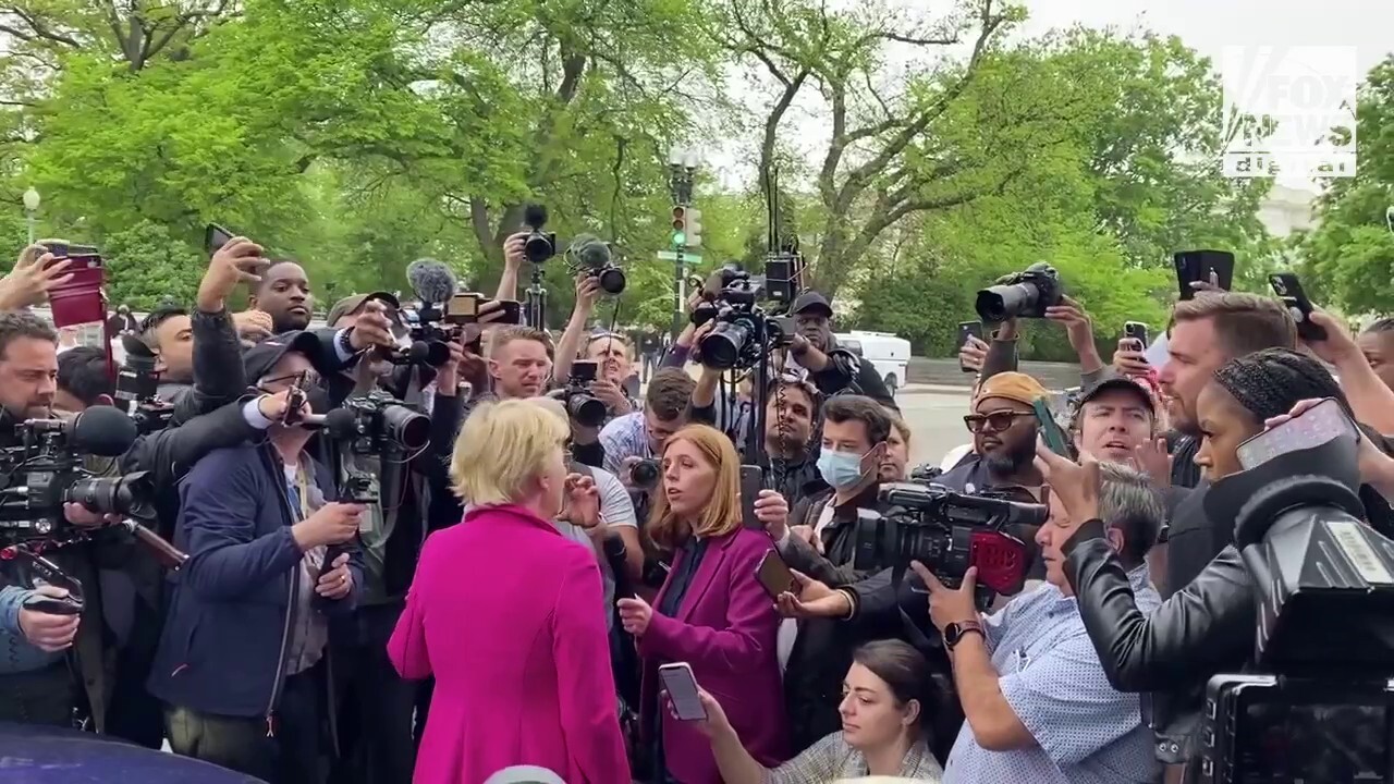 Elizabeth Warren interrupted by pro-life protester