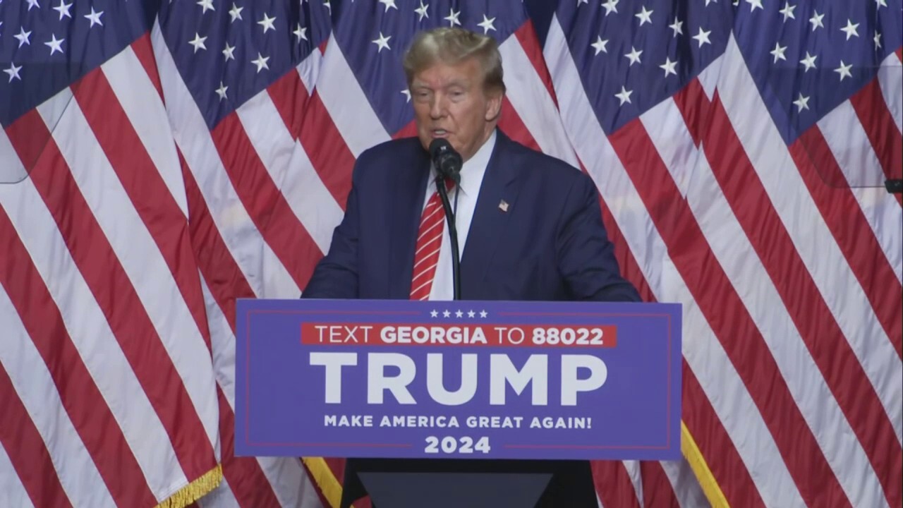 Тръмп казва, че се е срещнал със семейството на Лейкън Райли зад кулисите преди митинга в Джорджия: `Дълбока чест`
