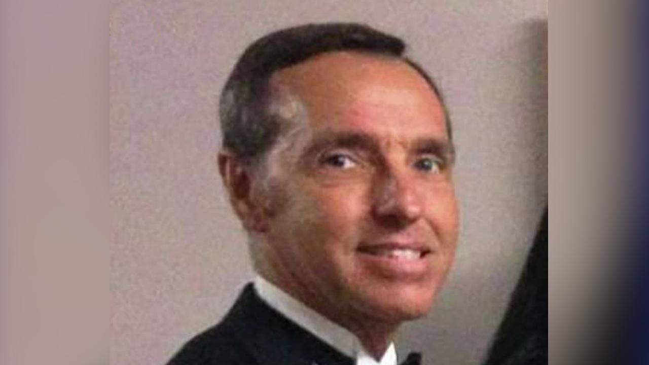 Vet charged with selling top secret documents to China
