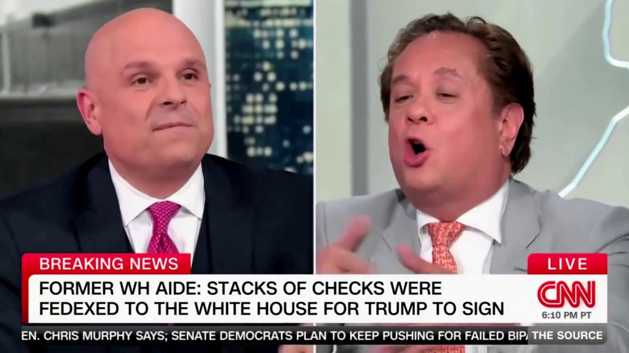 Панелисти на CNN се сблъскаха относно достоверността на Майкъл Коен в разгорещен дебат по процеса срещу Тръмп: `Измама`