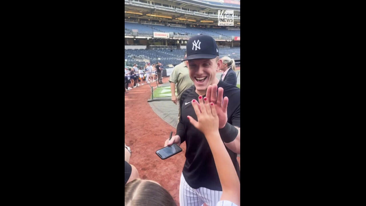 Yankees players react to viral video of girl, 10, pelting New York politician with water balloon