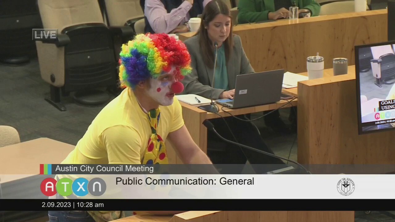 Texas man dresses as clown to speak at Austin City Council meeting