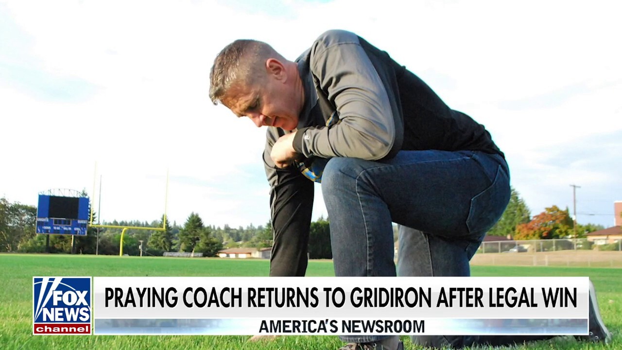Praying football coach returns to the sidelines after landmark religious liberty case