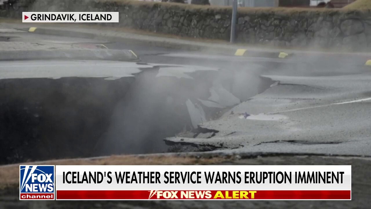 Earthquakes indicate Iceland’s volcano could erupt any minute