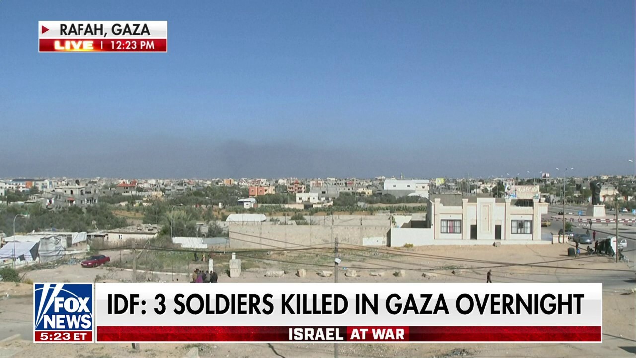 Hamas fires rockets into central Israel 