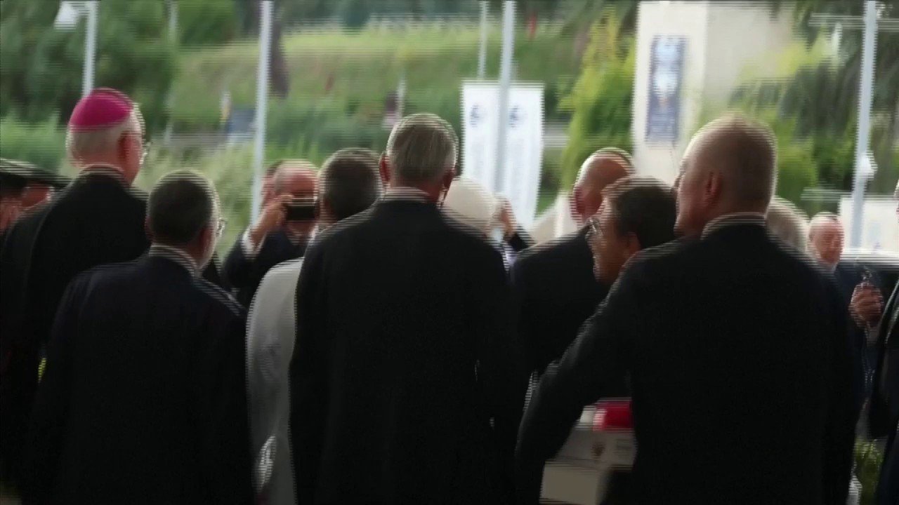 Pope Leo XIV leaves the hospital after lung cancer surgery