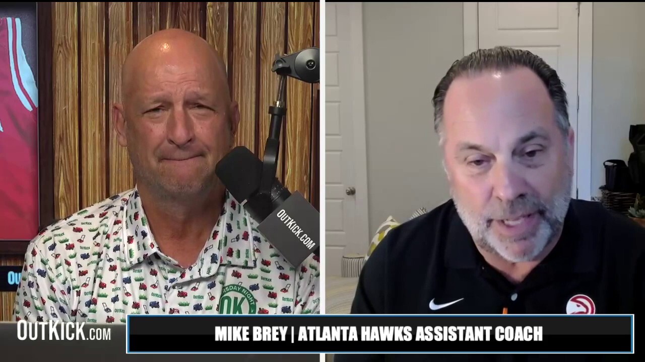 Майк Брей от Хоукс обсъжда защо би било „трудно“ за Дан Хърли да напусне UConn за Лейкърс