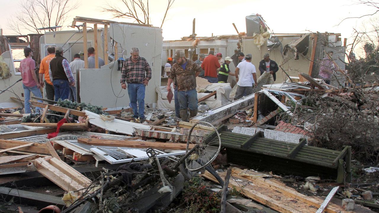 Deadly tornadoes rip through Midwest, Southeast