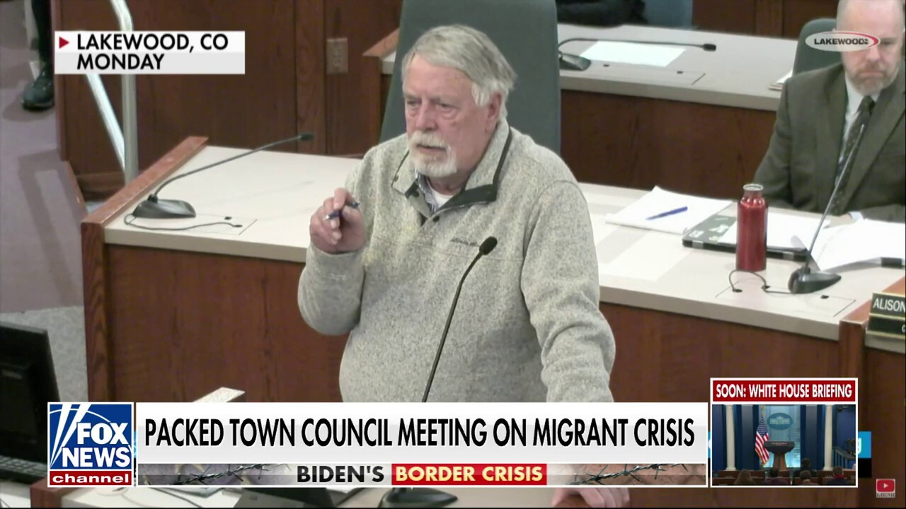 Lakewood, Colorado residents slam local officials over migrant surge: 'Don't screw it up'