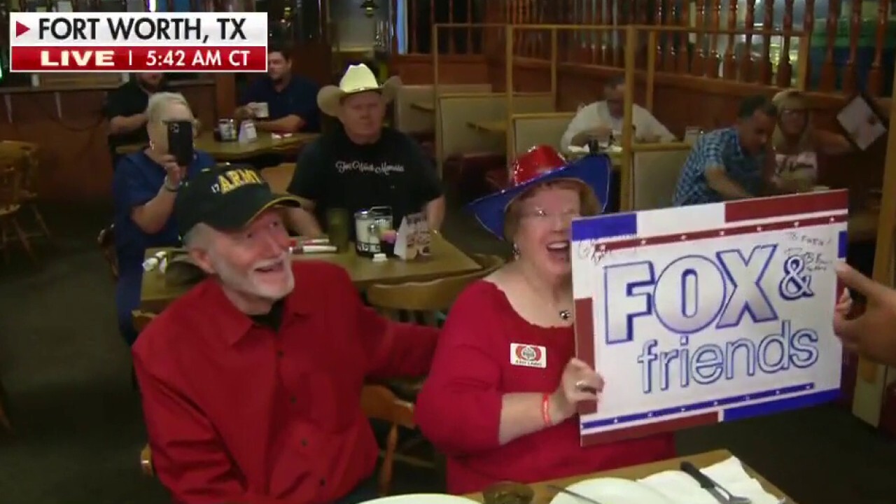 Lawrence Jones has breakfast with Texas diners ahead of CPAC