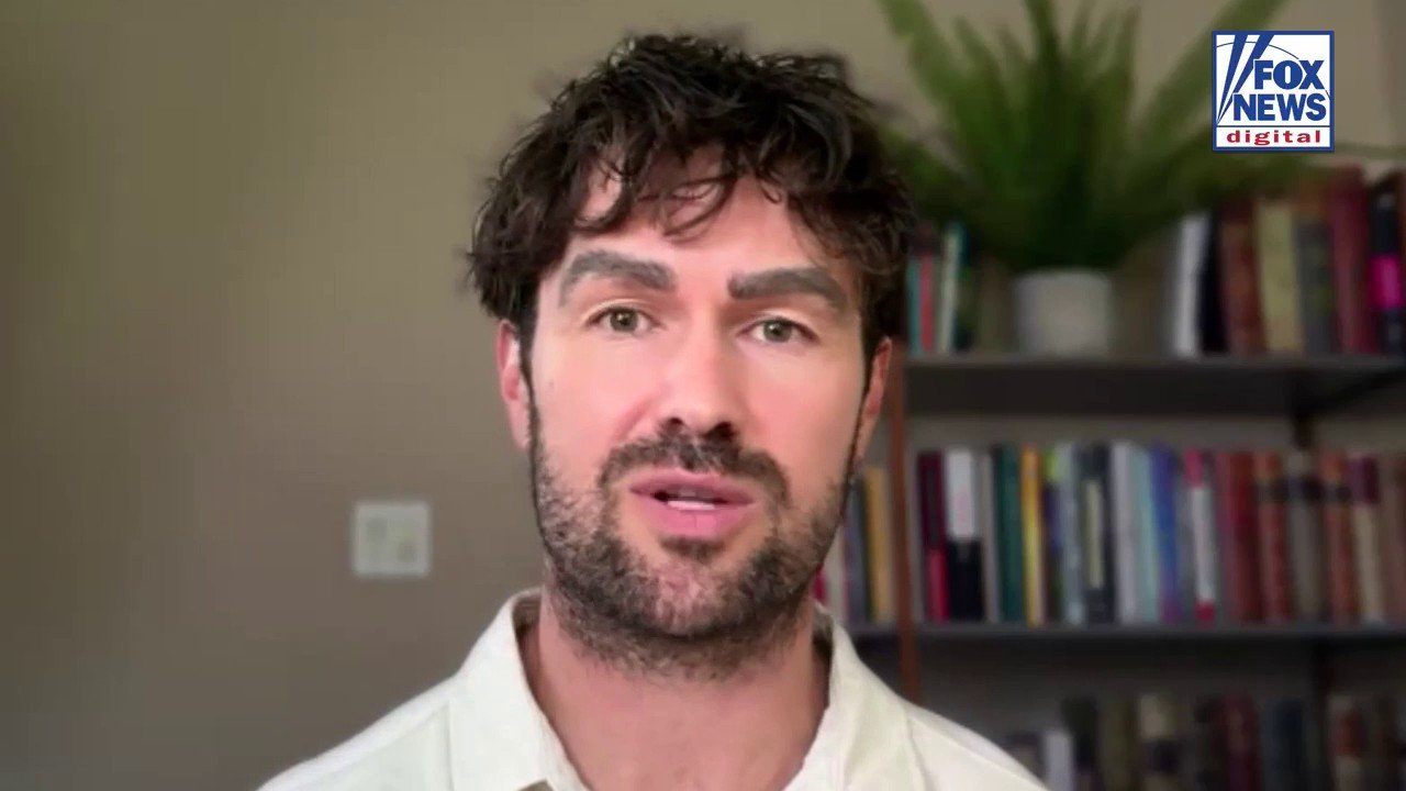 Estrangement expert shares signs that an adult child may be pulling away
