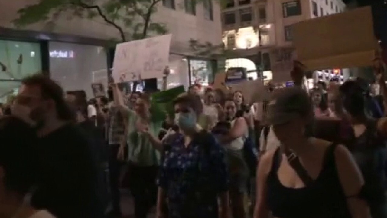 Mass protests emerge in New York, Washington, and nationwide