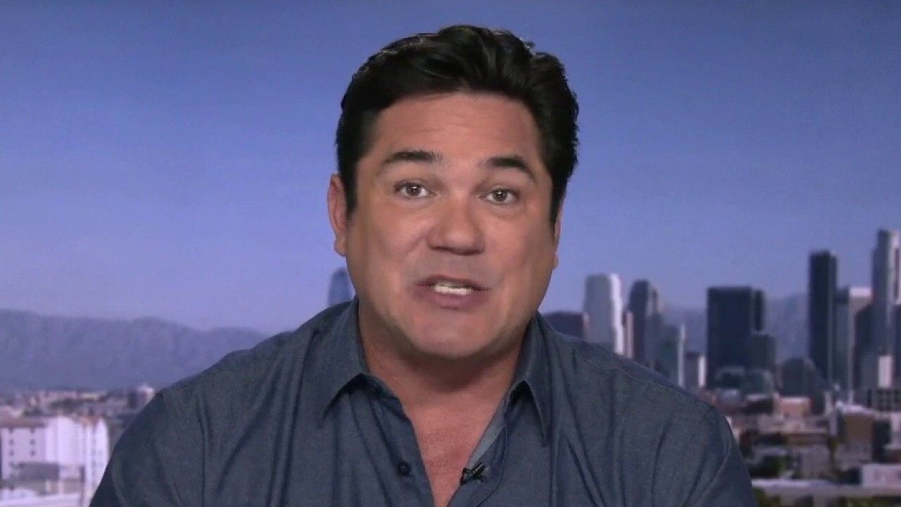 Dean Cain says Mayor Bill de Blasio needs to do much more to support New York City police officers