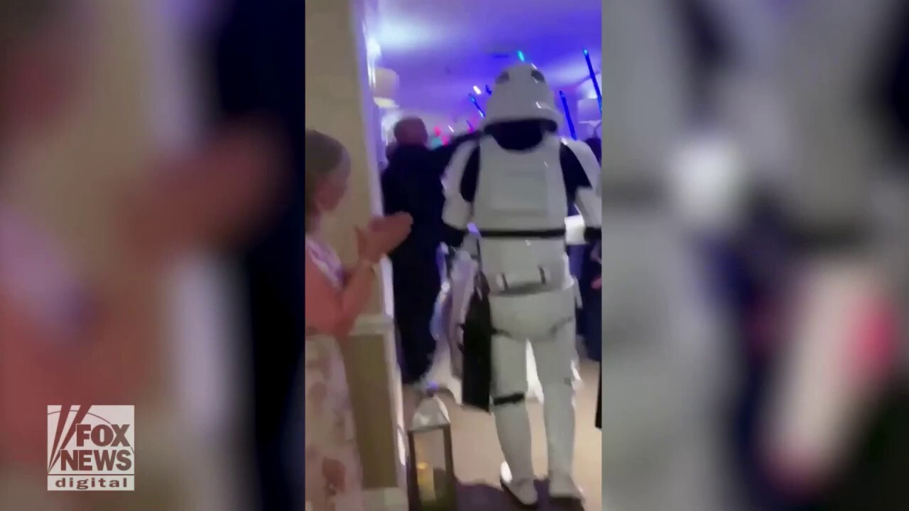 Couple hires 'Star Wars' storm troopers to make special appearance on wedding day