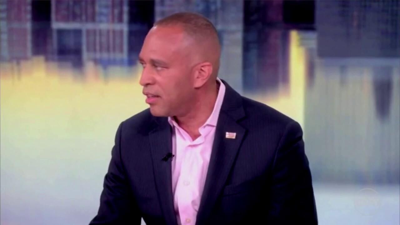 Hakeem Jeffries doesn't dismiss calls to 'defund ICE,' says they're going after 'law-abiding' immigrants 