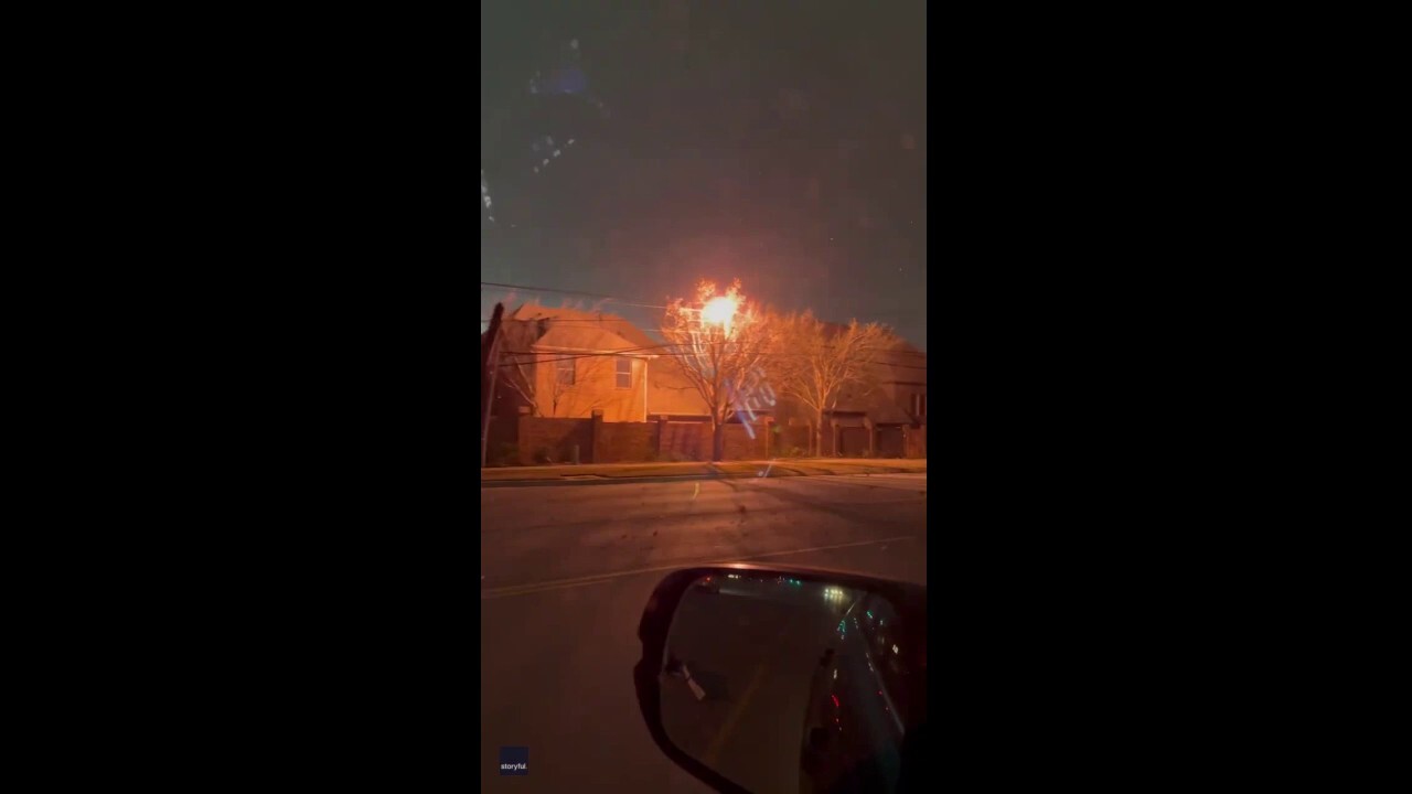 Texas power line explodes while being filmed by nearby driver