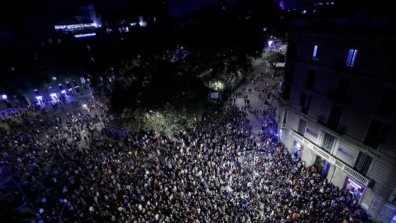 Barcelona's mayor calls for calm after a fifth consecutive night of separatist violence