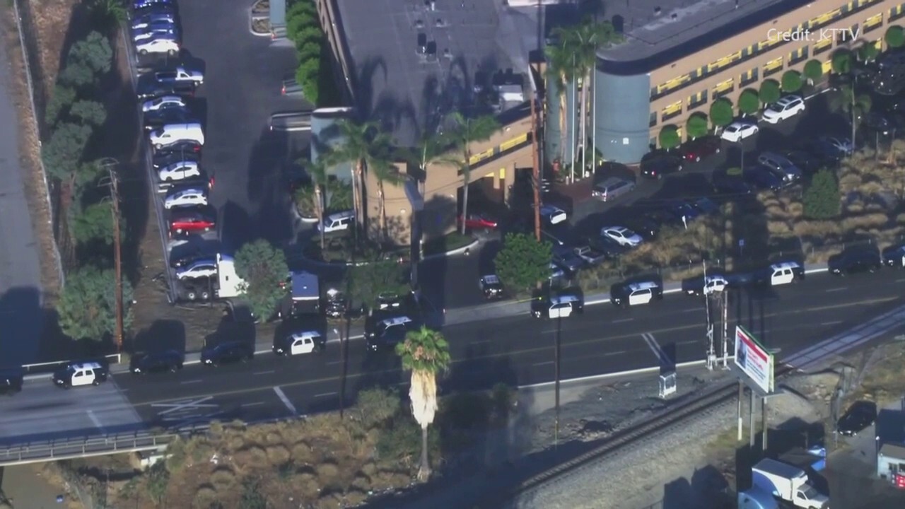 LA police surround hotel in standoff with armed suspect