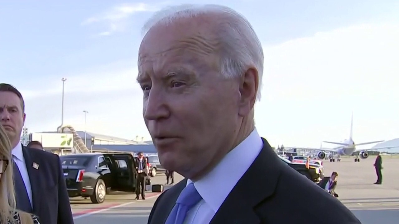 Biden apologizes to reporter