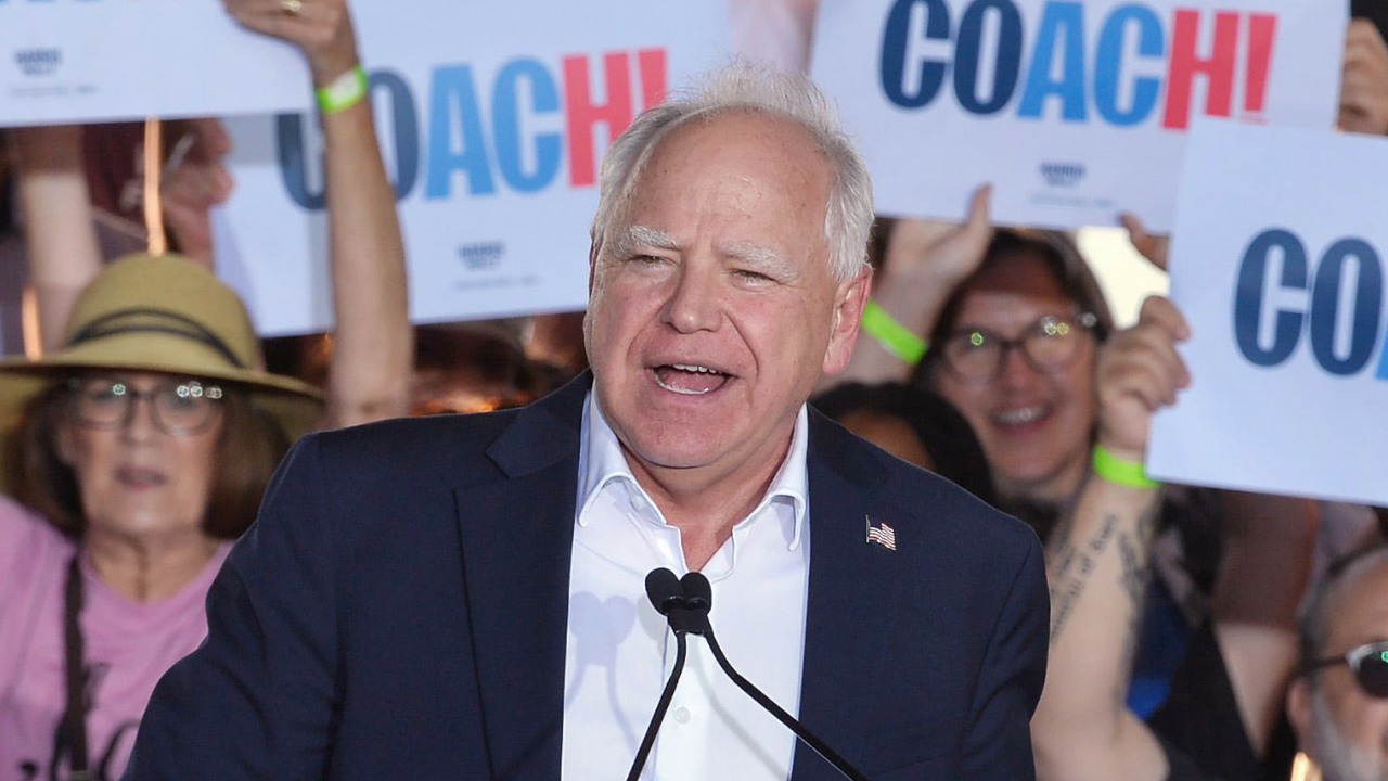 WATCH LIVE: Gov Walz makes campaign stop in Michigan