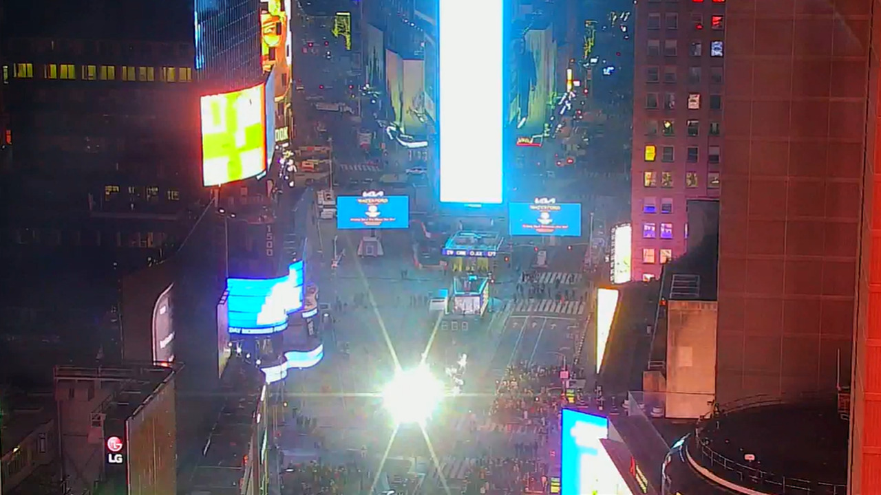 New Year’s Eve crowd in NYC’s Times Square still parties despite coronavirus limits – Fox News
