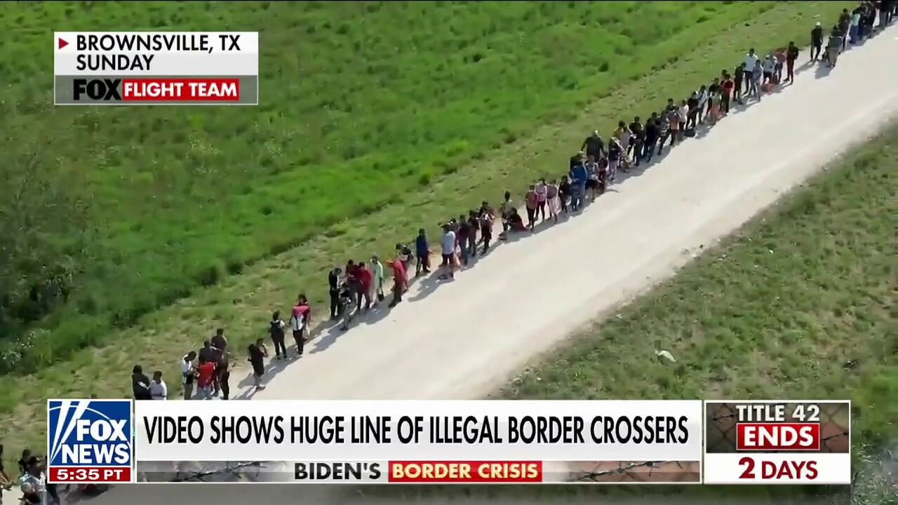 Illegal border crossers line up ahead of expiration of Title 42