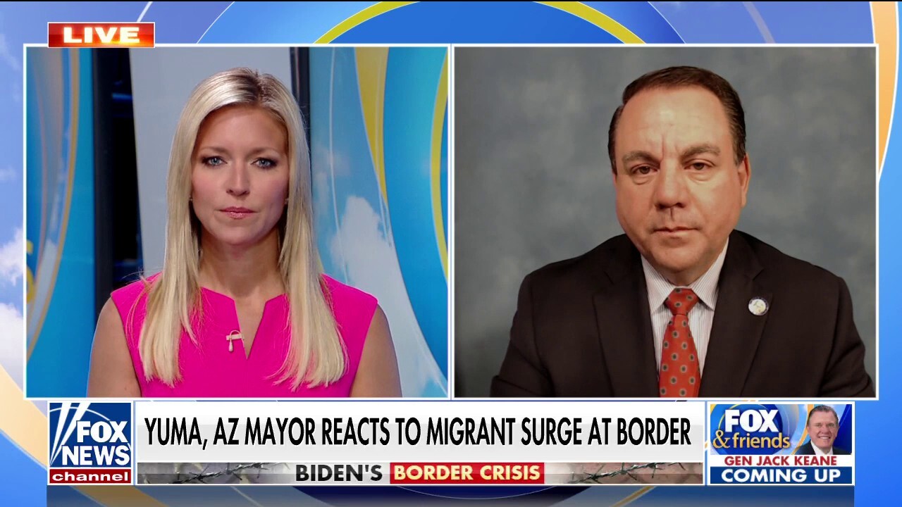Arizona mayor says border agents frustrated at having to process more migrants: 'They can't do their job'
