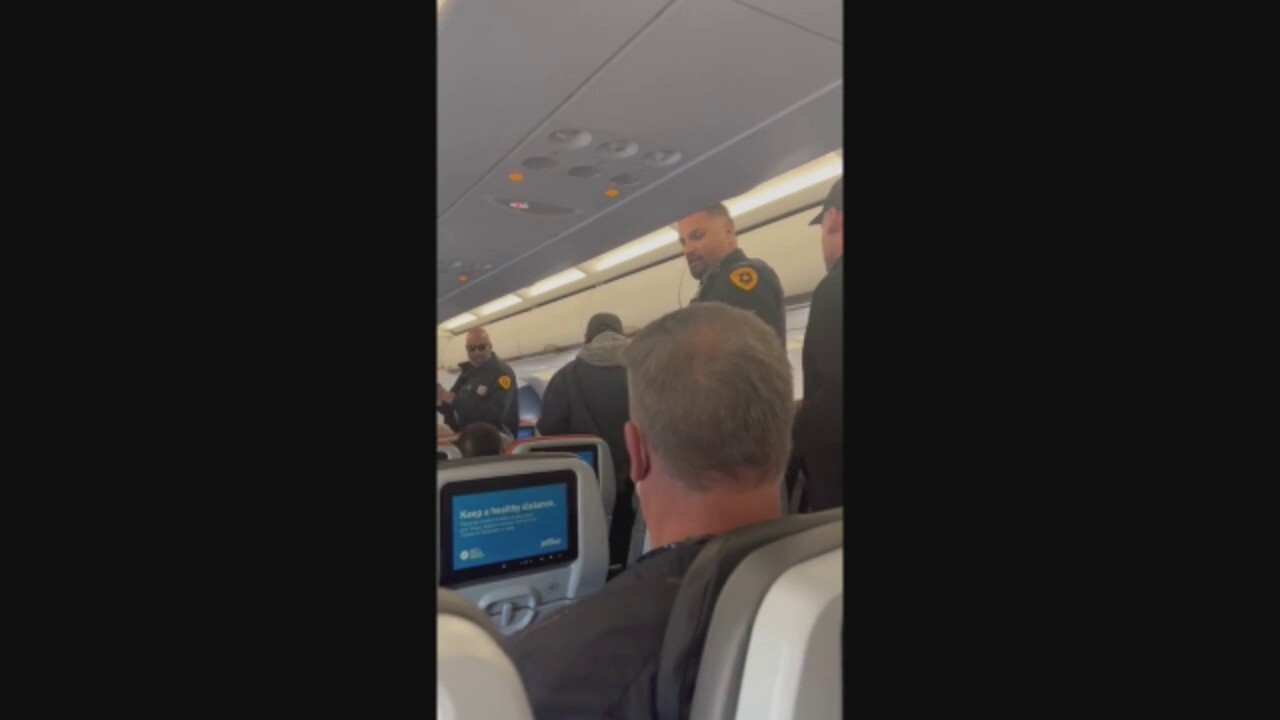 Utah man charged for allegedly threatening woman with razor blade on JetBlue flight