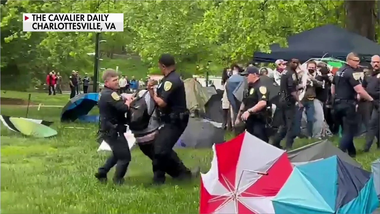 Полицията на Университета на Вирджиния арестува 25 протестиращи срещу Израел, докато се опитваха да разчистят лагера