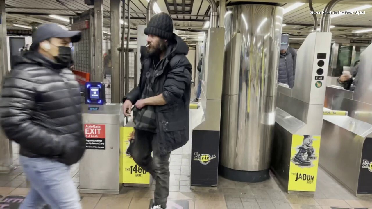 Man jumps turnstile at Herald Square subway station | Fox News Video