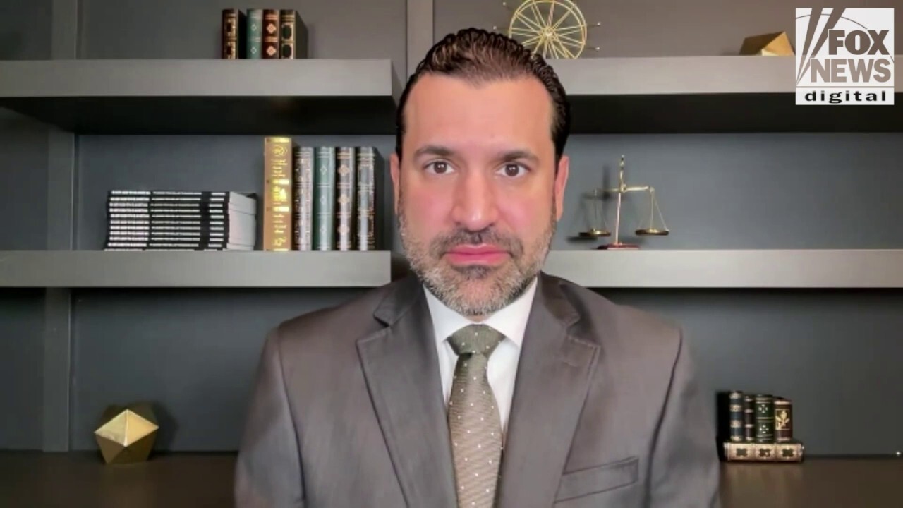 Former federal prosecutor says DOJ could try to bring death penalty charges for Kilmar Abrego Garcia