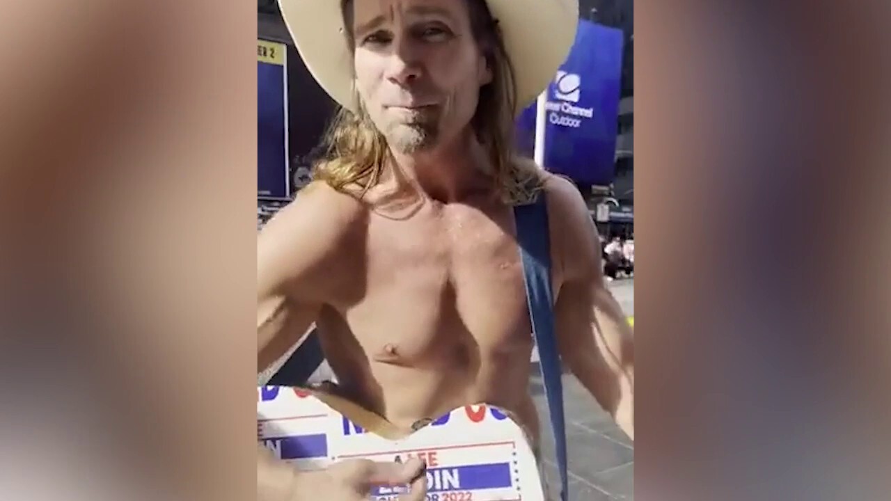 NYC's Naked Cowboy makes endorsement while performing with Lee Zeldin-wrapped guitar: 'Restore law and order'